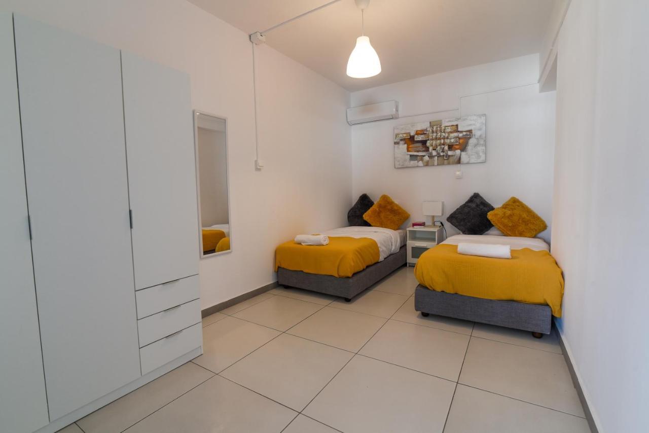 Jana'S 2-Br Apartment In Larnaca Exterior photo
